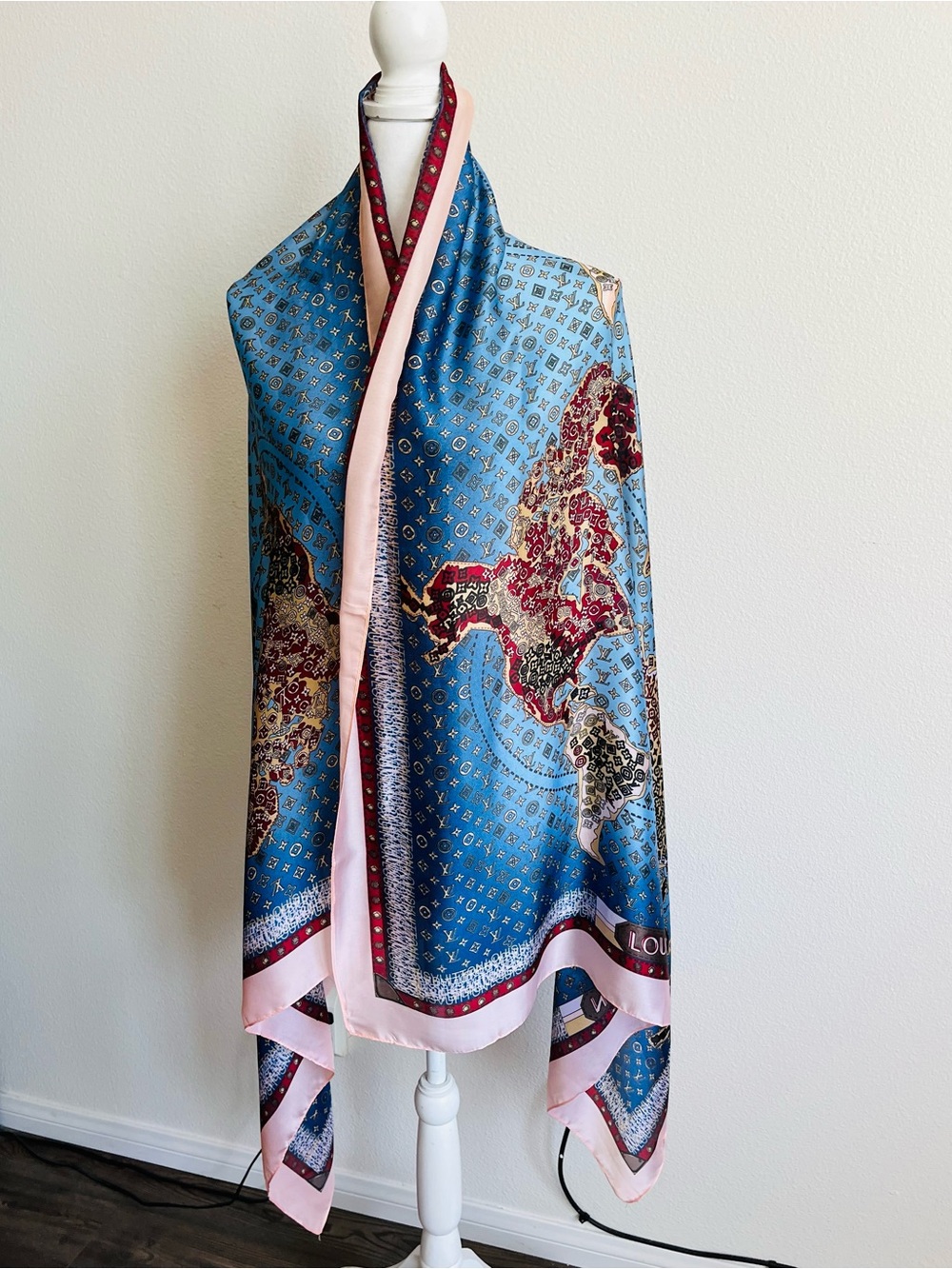 100 % silk Blue, Pink & Burgundy World Map scarf 35/70 inches - Picture 2 of 11